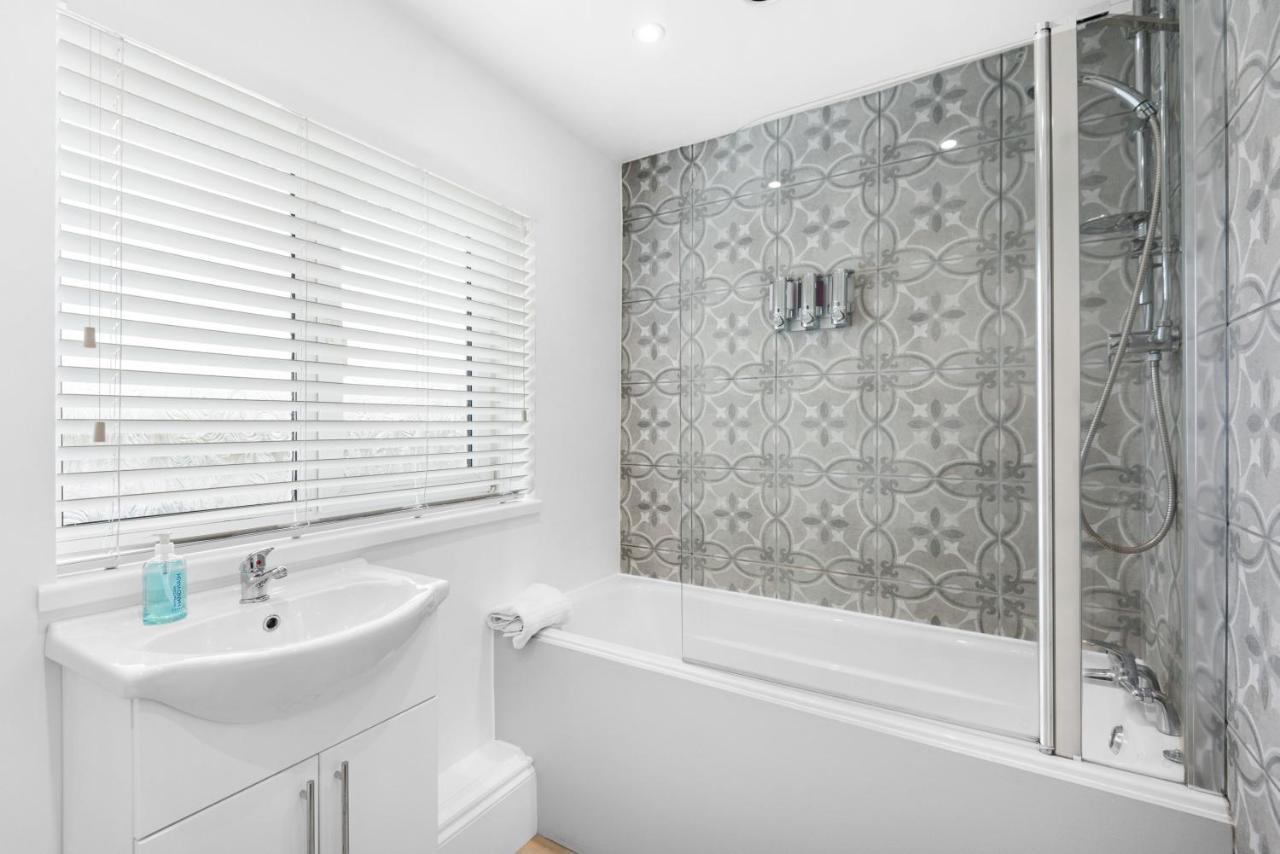 Off Road Parking, Garden, Smart Tv'S In All Rooms! Morriston Экстерьер фото